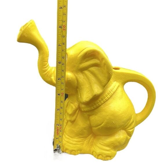 Vintage Watering Can Elephant OHIO ART Yellow Plastic Blow Mold Gardening - Picture 11 of 12